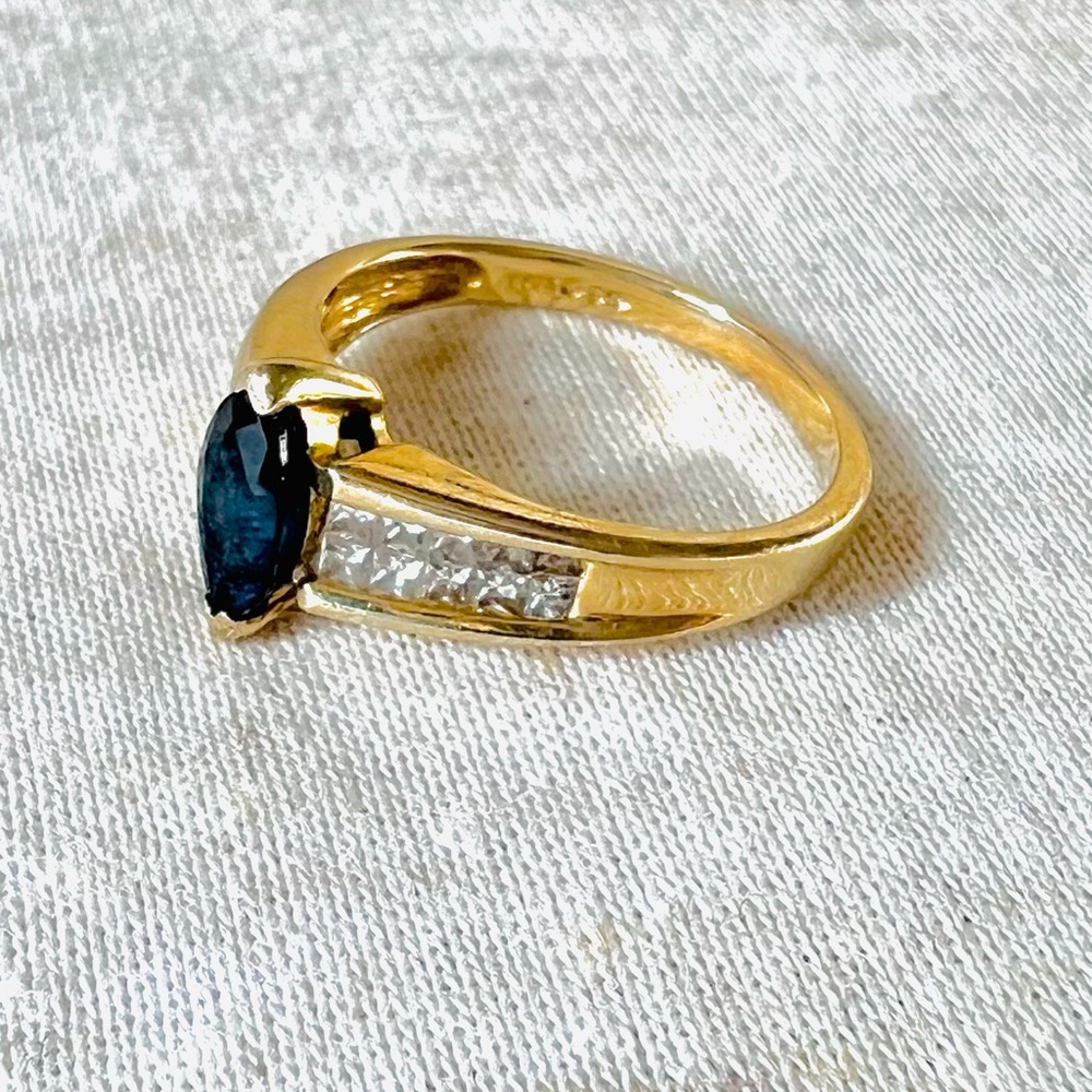 18k Gold, ⅛ carat Diamond & Topaz ring